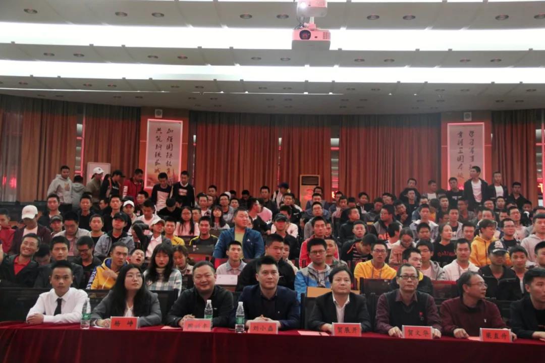 瀟湘職業(yè)學(xué)院信息工程學(xué)院達內(nèi)校企班開班典禮暨自我介紹決賽隆重開展