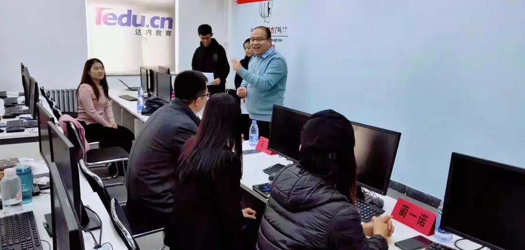 河北化工醫(yī)藥職業(yè)技術學院經濟管理系市場營銷專業(yè)負責人張向旺發(fā)表講話